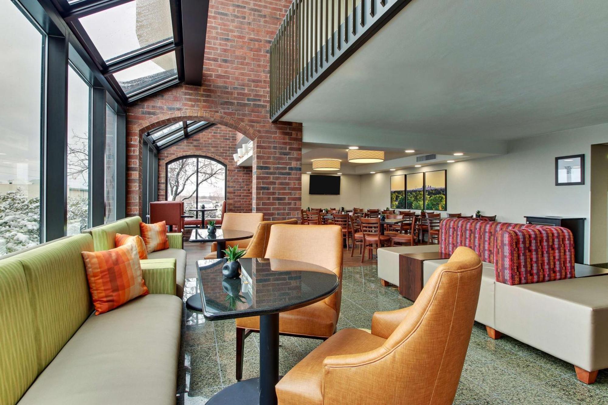Pear Tree St. Louis - Hotel 2*